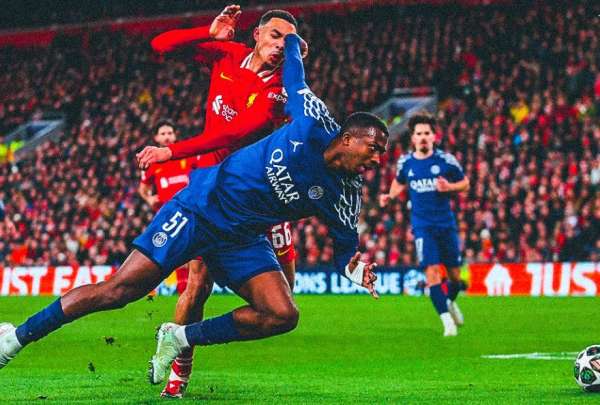 Pacho jug&oacute; un partidazo en Anfield