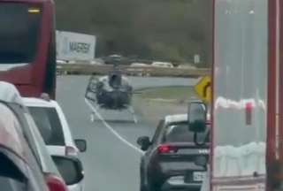 Helic&oacute;ptero aterriza en v&iacute;a a la costa para liberar a tres secuestrados