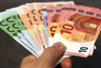 Analistas econ&oacute;micos han predicho que el euro podr&iacute;a situarse por debajo del precio del d&oacute;lar.