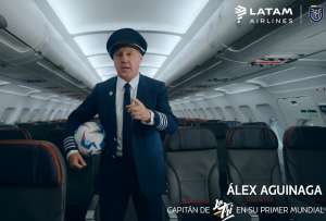 El exfutbolista &Aacute;lex Aguinaga es el embajador oficial de Latam en Ecuador. 