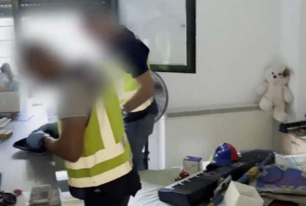 La pareja ofrec&iacute;a a su propia hija a terceros para que abusen sexualmente de la menor.