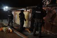 Policía y Fuerzas Armadas ejecutaron allanamientos en el barrio Cuba, en Manta, Manabí.