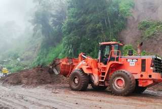 Tramo Al&oacute;ag-Uni&oacute;n del Toachi fue cerrado nuevamente por las constantes lluvias
