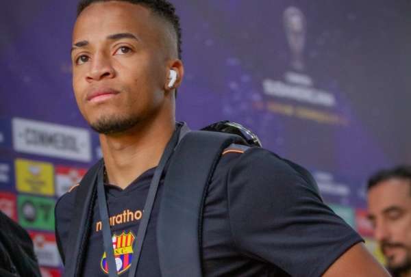 Byron Castillo ser&aacute; titular ante Bragantino