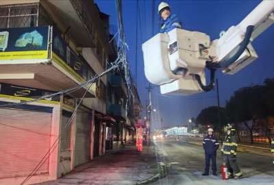 Incendio de cableado en la avenida Amazonas en Quito