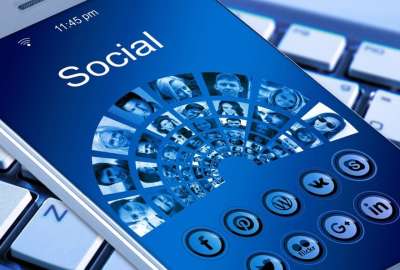 Facebook sanciona a los usuarios con comportamientos extra&ntilde;os