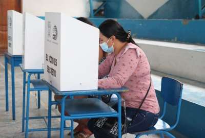  cinco personas jur&iacute;dicas y dos naturales fueron habilitadas por el Consejo Nacional Electoral (CNE) para realizar encuestas a boca de urna en estos comicios.