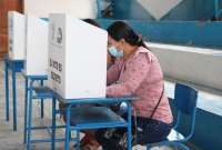 cinco personas jurídicas y dos naturales fueron habilitadas por el Consejo Nacional Electoral (CNE) para realizar encuestas a boca de urna en estos comicios.