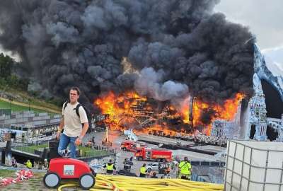 El escenario del Tomorrowland en Bélgica está en llamas.