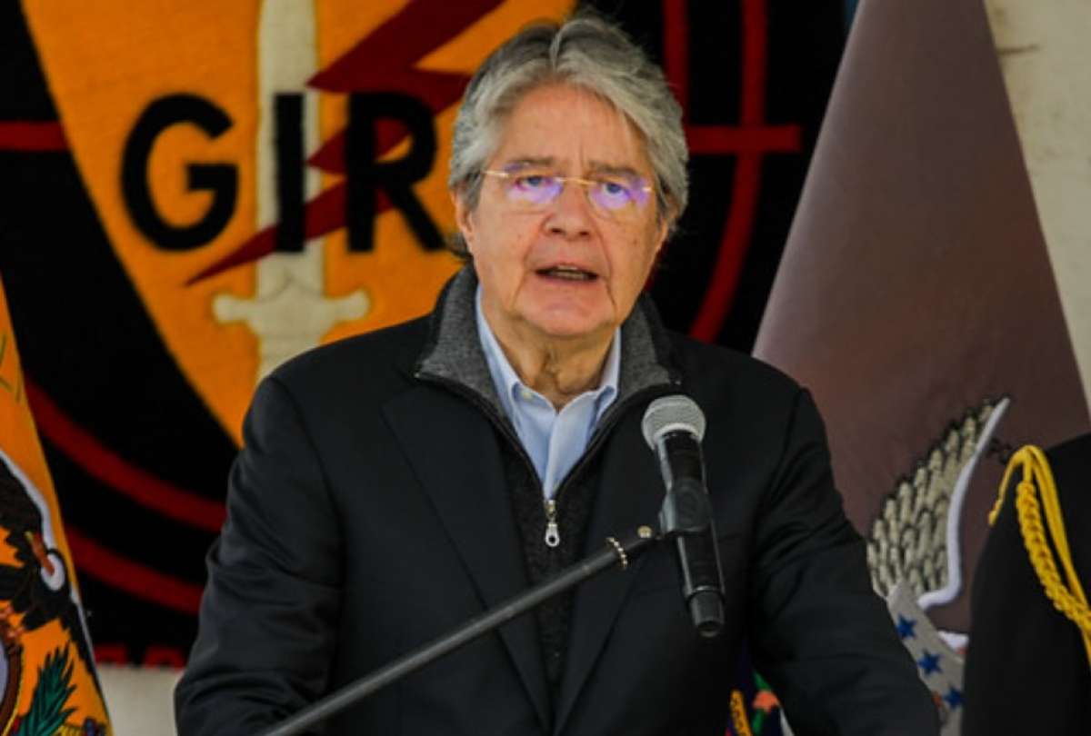 Guillermo Lasso suscribe el reglamento de la Ley para el Fortalecimiento de la Econom&iacute;a Familiar