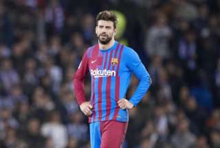 Abuchean a Piqu&eacute; y le recuerdan a Shakira