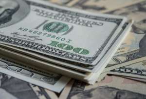 Riesgo pa&iacute;s baja en Ecuador.