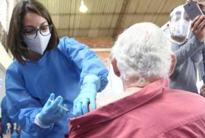 Ministra de Salud explic&oacute; la importancia de tercera dosis de la vacuna