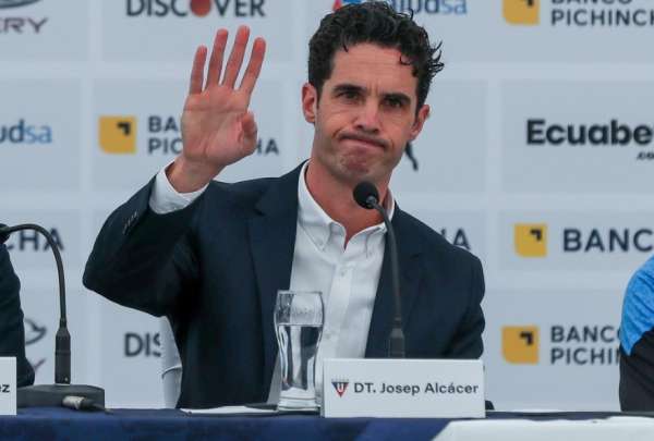 Josep Alc&aacute;cer se march&oacute; de Liga, tras una mala racha de cinco partidos consecutivos sin ganar.