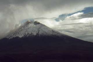 Ca&iacute;da leve de ceniza del volc&aacute;n Cotopaxi se registra en Saquisil&iacute;