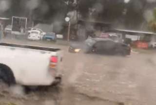 Reportan acumulaci&oacute;n de agua lluvia en la Ruta Viva