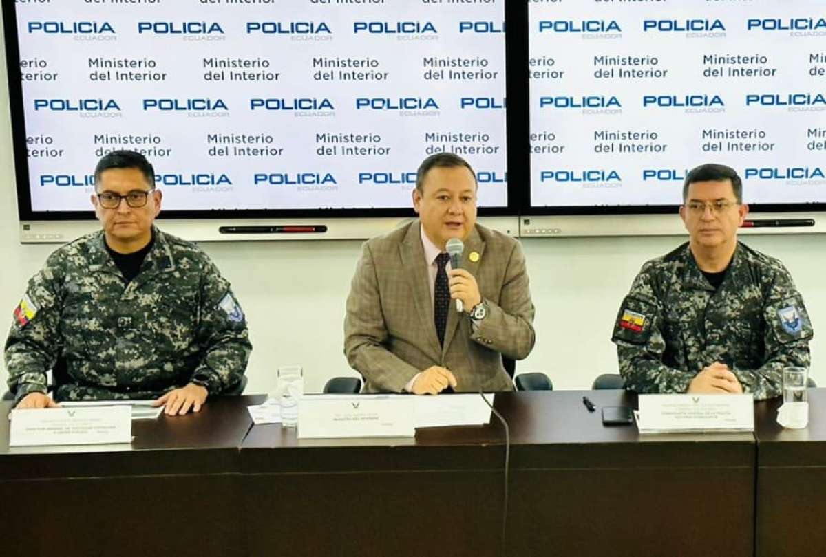 En rueda de prensa, el ministro Zapata record&oacute; que el pasado 8 de marzo de 2023, la Polic&iacute;a detuvo a los ciudadanos extranjeros de nacionalidad venezolana por el delito de extorsi&oacute;n, bajo la modalidad de vacunas. 