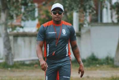 Antonio Valencia ser&aacute; entrenador de su propio equipo