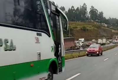 Veh&iacute;culos fueron captados mientras circulaban en contrav&iacute;a en la Ruta Viva
