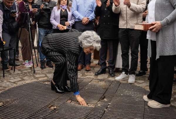 La ma&ntilde;ana de este lunes, 9 de septiembre de 2024, colocaron la primera piedra en lo que ser&aacute; el memorial en honor a las v&iacute;ctimas de femicidio. 