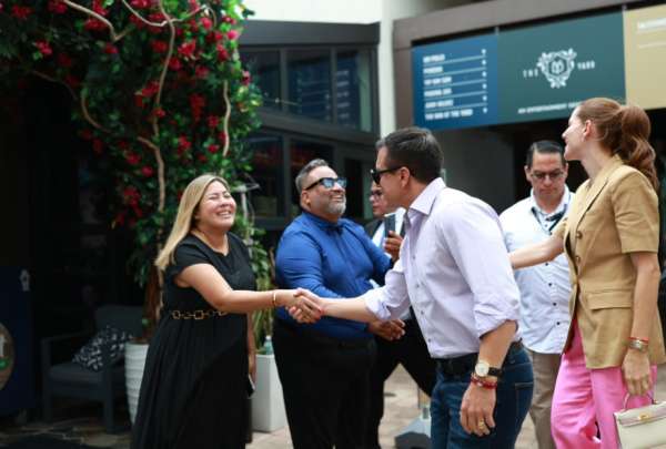 El presidente Daniel Noboa se reuni&oacute; con los migrantes en Estados Unidos. 