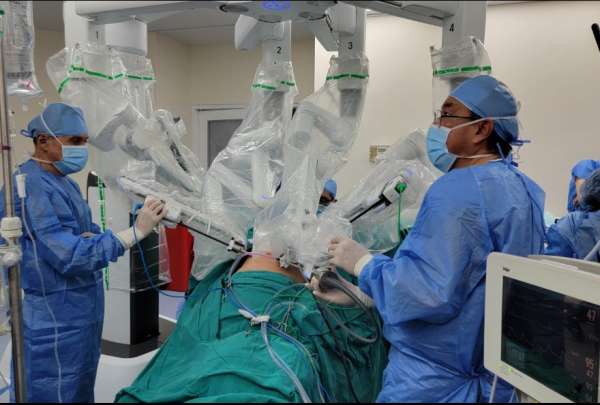 Es el tercer robot Da Vinci que asiste para cirug&iacute;as en el Hospital Carlos Andrade Mar&iacute;n.
