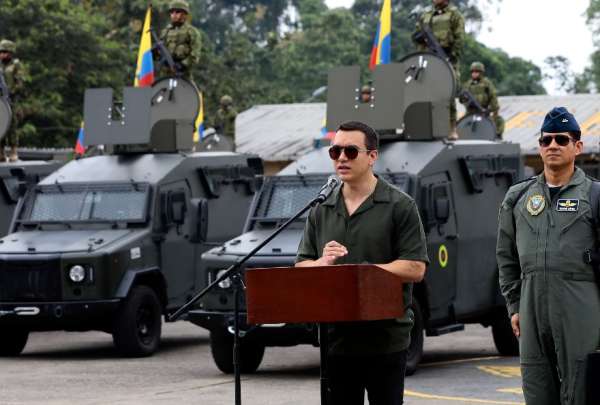 Daniel Noboa entreg&oacute; 35 veh&iacute;culos t&aacute;cticos a las Fuerzas Armadas