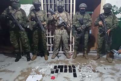 Celulares, cargadores y m&aacute;s fueron decomisados de la c&aacute;rcel del Litoral, en Guayaquil. 
