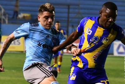 Emelec venci&oacute; a Delf&iacute;n en Manta