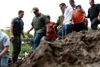 Noboa visit&oacute; a las familias damnificadas por el aluvi&oacute;n en El Oro