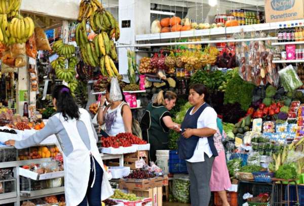 Un reciente estudio de la Pontificia Universidad Cat&oacute;lica del Ecuador (PUCE) revel&oacute; la presencia de altos niveles de cadmio y plomo en tomates, lechugas y zanahorias vendidos en cuatro mercados de Quito.