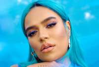  La cantante urbana Karol G se sumó a la tendencia del agua de coco para promocionar su nuevo tema 'Si antes te hubiera conocido'.