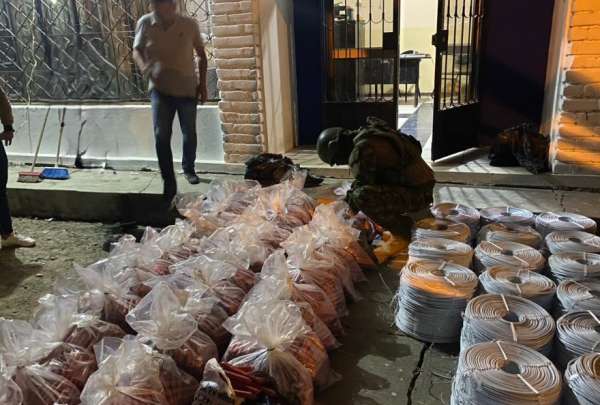 En un operativo, los militares incautaron m&aacute;s de 6.000 explosivos. Ocurri&oacute; en Macar&aacute;, provincia de Loja.