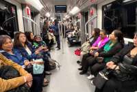 Durante el fin de semana se movilizaron m&aacute;s de 250.000 personas en el Metro de Quito.