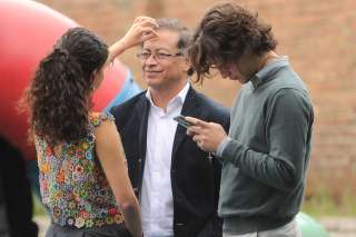 Una encuesta sit&uacute;a a Hern&aacute;ndez y Petro en empate t&eacute;cnico para las presidenciales de Colombia