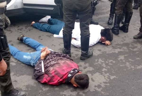 Las dos personas habr&iacute;an disparado contra los custodios del veh&iacute;culo blindado para robar su cargamento.