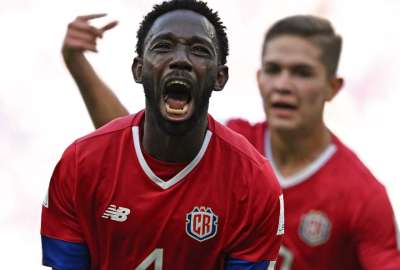 Keysher Fuller festeja el gol de Costa Rica en el triunfo contra Jap&oacute;n. 