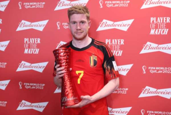 Kevin De Bruyne dijo que no merec&iacute;a el premio al mejor jugador del partido. 