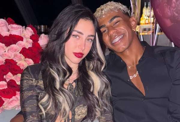 Trece días después de oficializar su relación, el futbolista del FC Barcelona Lamine Yamal y la cantante argentina Nicki Nicole eliminaron las publicaciones en las que aparecían juntos, encendiendo las especulaciones sobre un posible final.