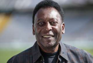 Pel&eacute; agradece apoyo desde el hospital: "visita mensual" de rutina