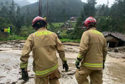 300 personas estar&iacute;an atrapadas en la v&iacute;a Cuenca-Molleturo