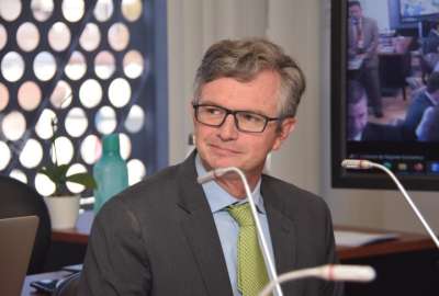El ministro Juan Carlos Vega concretó el pago de los sueldos de enero.