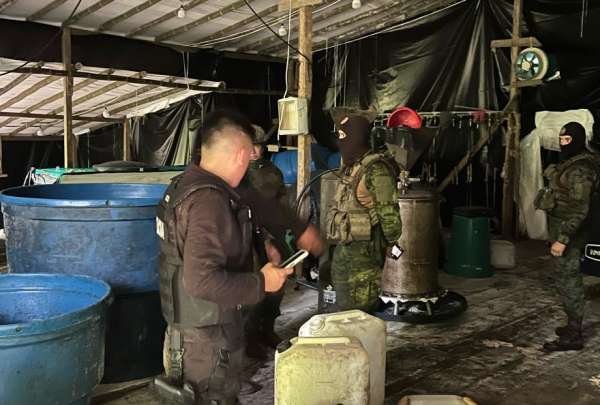 Una intervenci&oacute;n militar en Esmeraldas permiti&oacute; desmantelar un laboratorio de droga ubicado en la frontera con Colombia. 