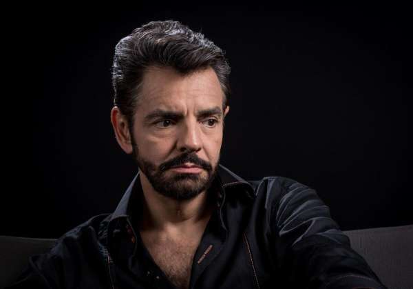 Eugenio Derbez cuestion&oacute; a Rafael Correa por uso no autorizado de imagen. 