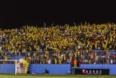 Emelec y Barcelona reciben sanciones econ&oacute;micas por su hinchada