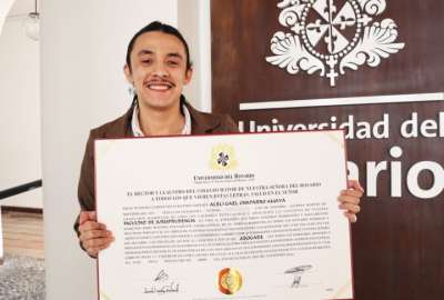 Chaparro muestra su t&iacute;tulo