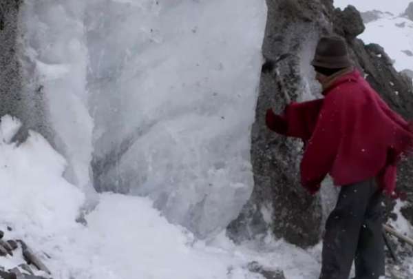 Tras la muerte de Baltazar Ushca, "El &uacute;ltimo hielero del Chimborazo", su yerno Juan busca mantener viva la tradici&oacute;n.&nbsp;