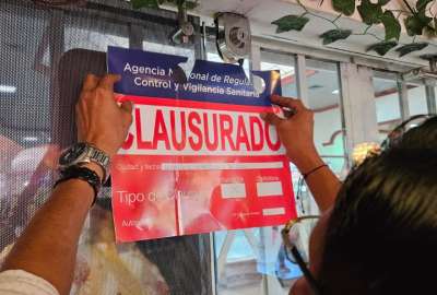 Durante la inspecci&oacute;n, los t&eacute;cnicos del Arcsa evidenciaron la presencia de plagas y el mal manejo en la manipulaci&oacute;n de alimentos.