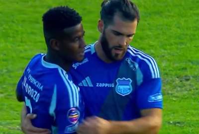 Emelec gan&oacute; en Cuenca, a pesar de quedarse con nueve jugadores