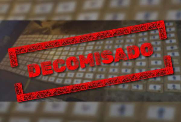 En Chimborazo se incautaron 220 bloques de coca&iacute;na en un veh&iacute;culo.